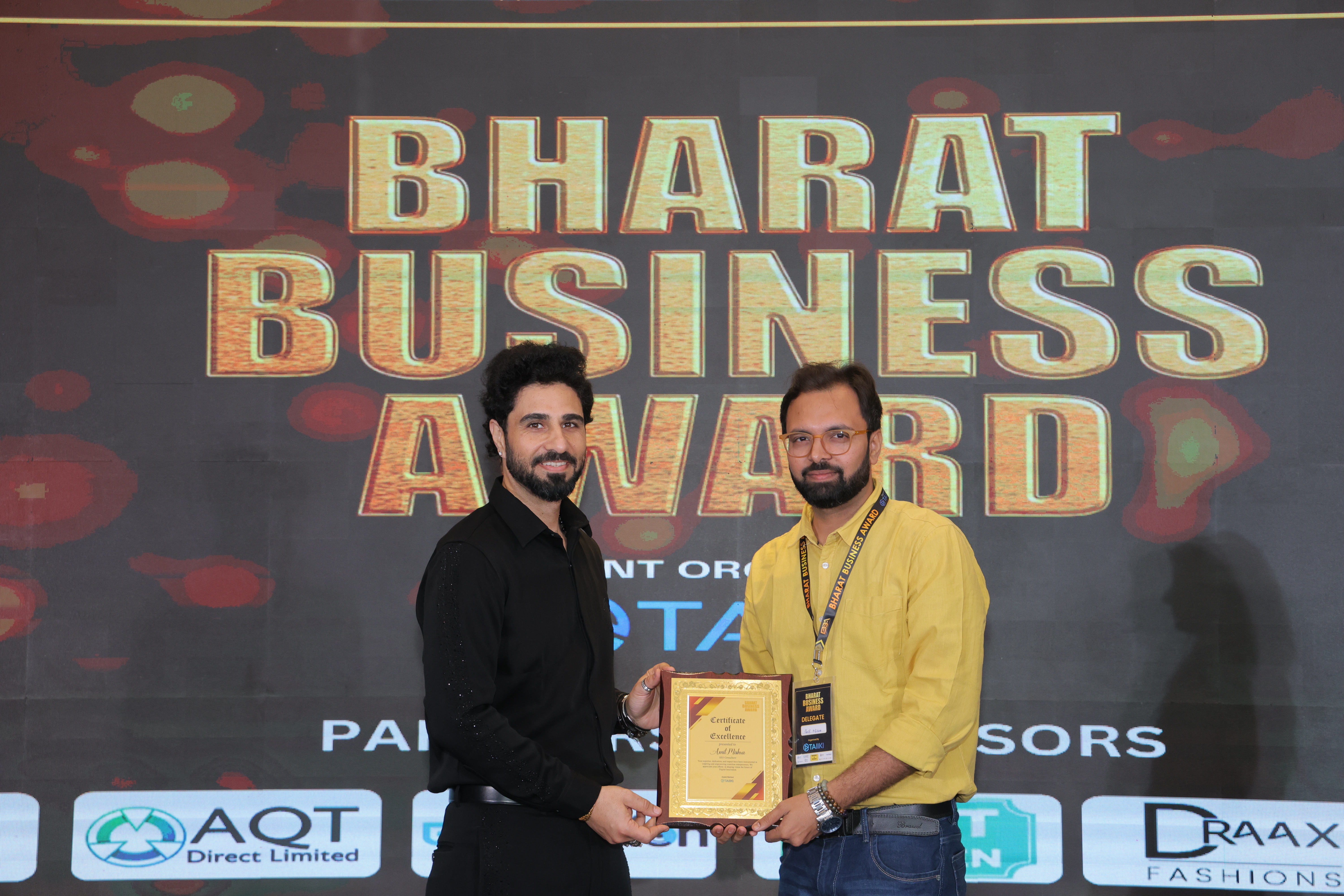 Amit Mishra receiving an award